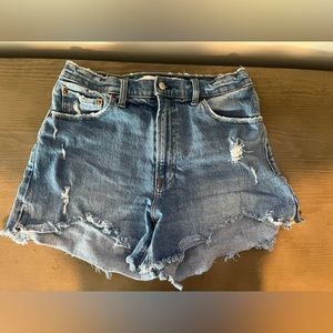 Abercrombie & Fitch The 4” Mom Short - Curve Love